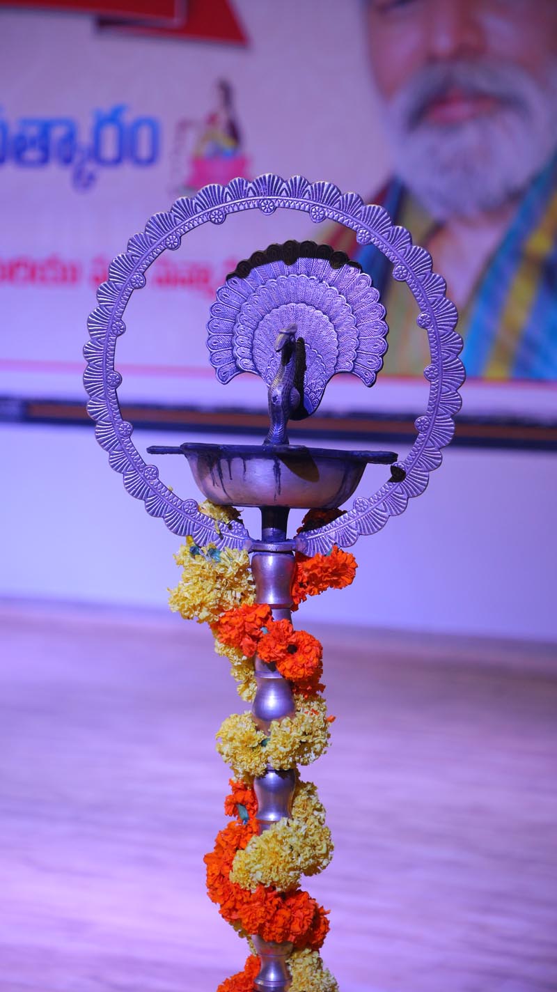 Sri Mulugu Ramalingeshwara Varaprasad Siddhanti was honoured with Jyotishyasastra Vignana Visharadha at Tummalapalli Kalakshetram, Vijayawada (6)